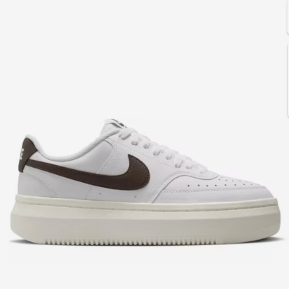 Nike White and Dark Brown Sneakers Classic Style